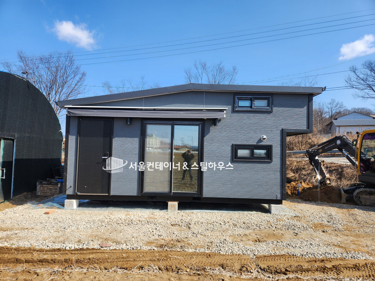 충북 충주로 출고된 다락방이 있는 이동식주택이에요. 실속있는 공간으로 농막을 활용해보세요~