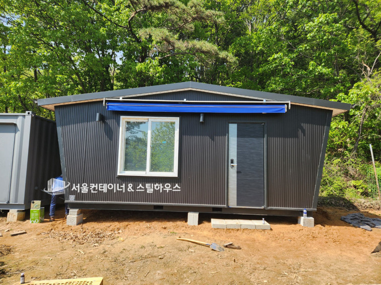 서울컨테이너는 합니다. 멋진 농막을 잘 짓습니다. 농막이 필요한곳은 어디든 갑니다. 성실시공 약속합니다.