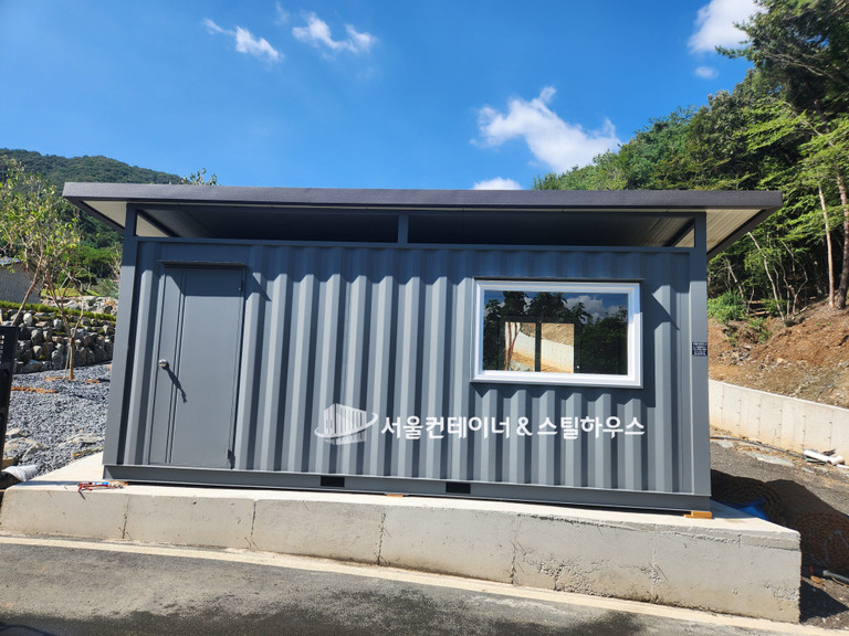 여주 컨테이너 전문 제작업체 서울컨테이너입니다. 지붕설치한 농막컨테이너, 부여로 출고하였습니다.