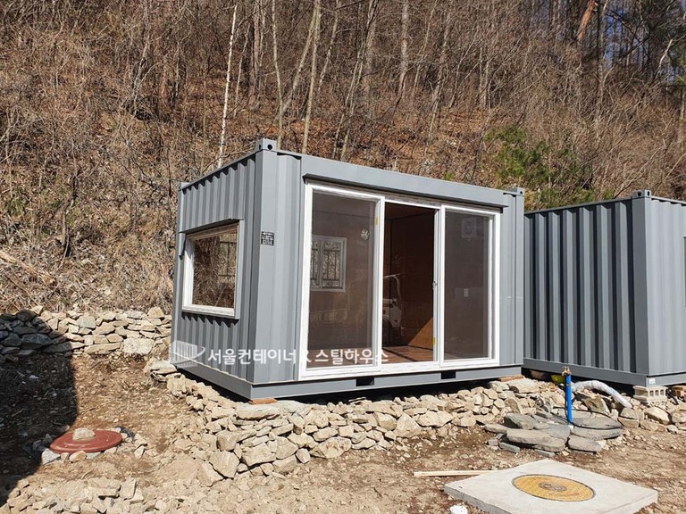 홍천 캠핑장에서 주문해주신 흡연실 컨테이너입니다.