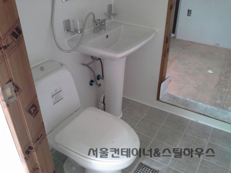   작은 화장실