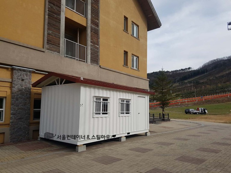   평창 알펜시아 리조트 내 납품, 지붕이 있는 기본형 컨테이너