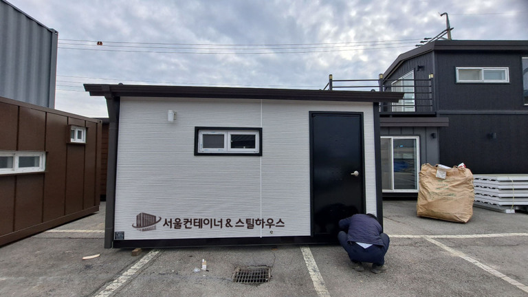 창고용도 컨테이너하우스, 예쁜 집에 어울리는 예쁘고 저렴한 창고를 가지고 싶을때 컨테이너하우스가 해답이 됩니다^^