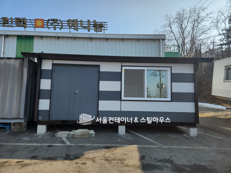 양평 공장에서 목적에 따라 주문제작해주셨어요. 컨테이너는 목적과 필요에 따라서 다르게 주문제작 가능해요~